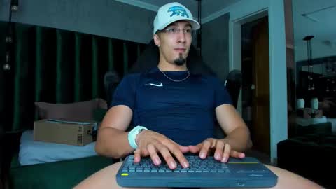 keelanmg online show from December 19, 2:41 am