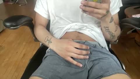 Keesey23 online show from April 4, 5:32 pm