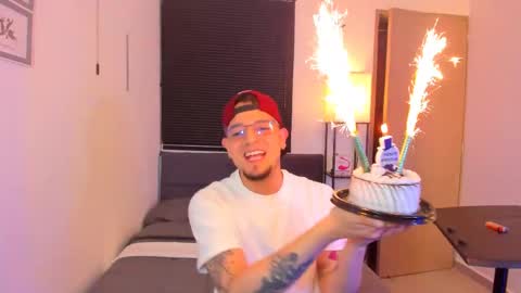 kendel_dimitri online show from April 17, 4:37 am