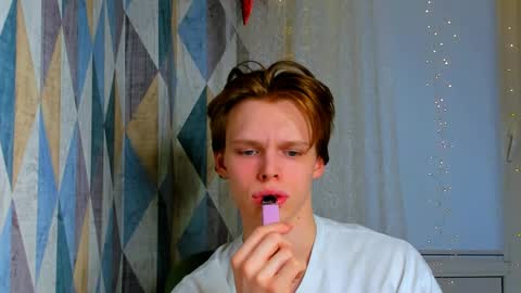 kenordi online show from April 3, 3:42 pm