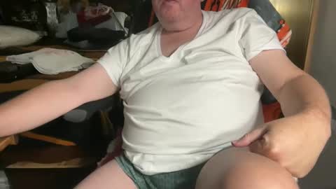 Snapshot of kev92569 chatting on January 4, 2:03 am kev92569 online show from January 4, 2:03 am