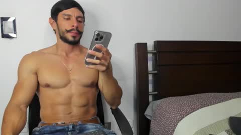 kevin_malone22 online show from November 16, 3:08 am