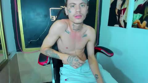 kevinperlas_ online show from December 3, 8:37 pm