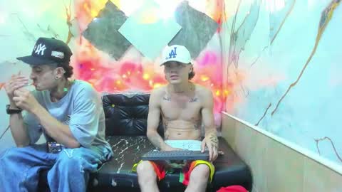 kevinperlas_ online show from November 19, 9:36 pm