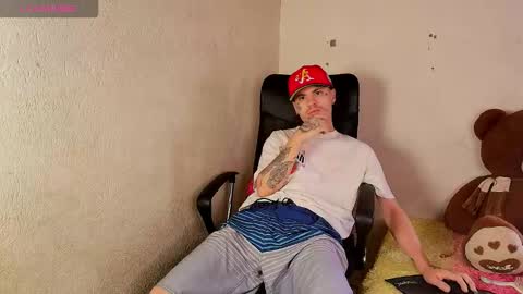 kevinperlas_ online show from February 20, 7:26 pm