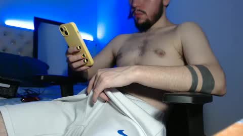 kevinsantiag0 online show from November 6, 7:11 am