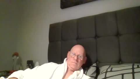 Snapshot of kevlooking4sez chatting on February 16, 10:43 pm kevlooking4sez online show from February 16, 10:43 pm