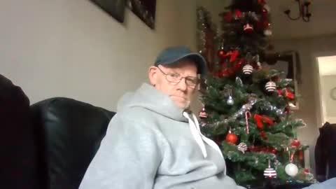 Snapshot of kevlooking4sez chatting on December 15, 2:37 pm kevlooking4sez online show from December 15, 2:37 pm