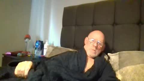 Snapshot of kevlooking4sez chatting on October 24, 11:45 am kevlooking4sez online show from October 24, 11:45 am