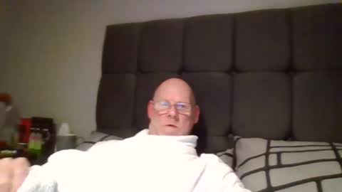Snapshot of kevlooking4sez chatting on February 13, 12:46 am kevlooking4sez online show from February 13, 12:46 am
