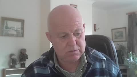 kindahairy4u online show from November 9, 1:59 pm