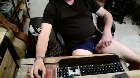 Snapshot of kingdavey chatting on October 14, 2:40 am TaintedLove online show from October 14, 2:40 am