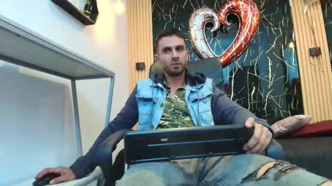 KING  online show from February 24, 6:14 am