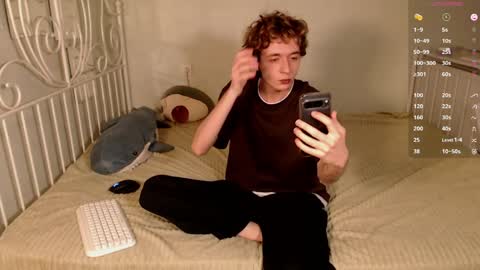 Alan online show from April 3, 6:26 pm