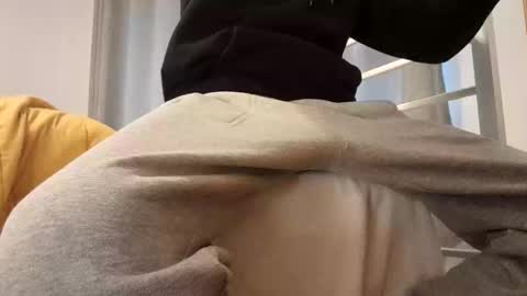 kiwibulge123 online show from April 1, 8:28 pm