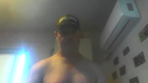 kiwiguy19773 online show from January 18, 11:51 pm
