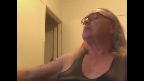 Snapshot of knobout chatting on October 14, 10:33 am knobout online show from October 14, 10:33 am