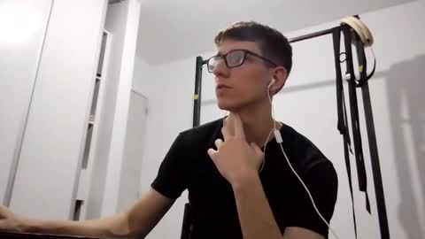 Facu online show from December 22, 8:22 am