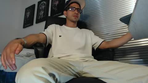 kratoswolf online show from July 17, 4:02 pm