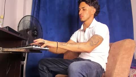 Snapshot of kriss_edwards chatting on September 19, 4:57 am Kriss online show from September 19, 4:57 am