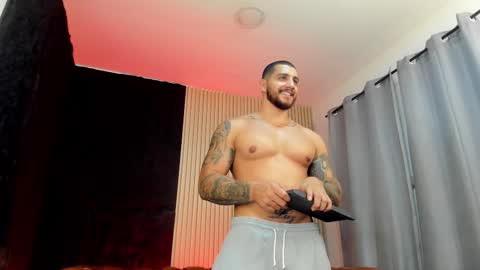 kylenorth_ online show from November 12, 3:51 pm