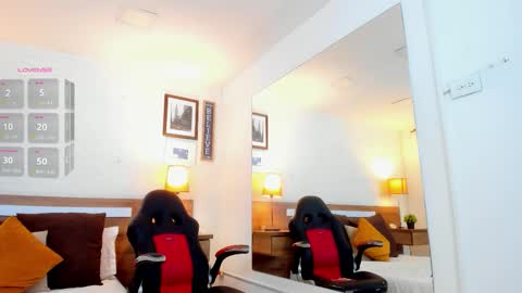 kylenorth_ online show from October 22, 5:38 pm