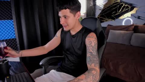 kylesmithx_ online show from February 13, 4:08 am