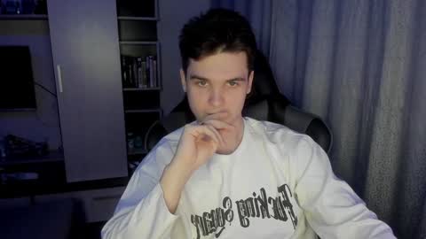 Kyroro online show from December 19, 10:00 pm