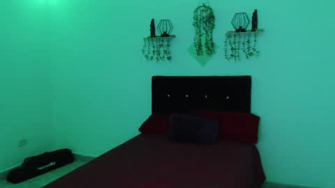 labrinthteasing online show from March 27, 8:10 pm