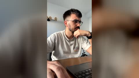 lander920612 online show from February 26, 3:46 pm