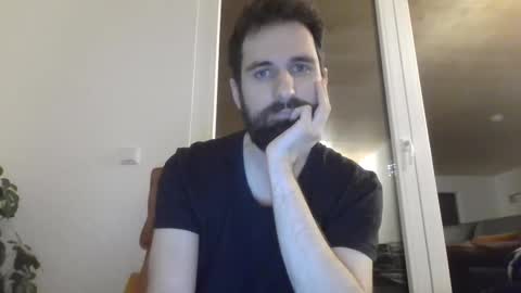 laraaan online show from February 11, 5:18 pm