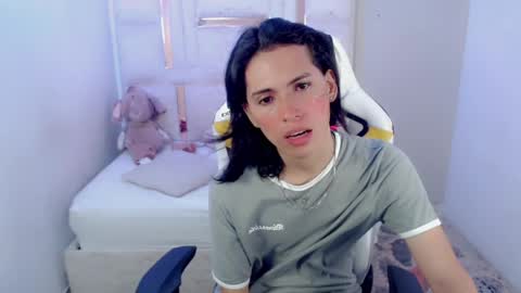 larry online show from April 6, 8:42 pm