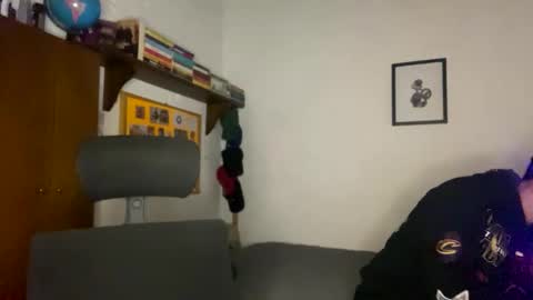 Snapshot of larry_jones chatting on February 14, 4:41 pm andrew online show from February 14, 4:41 pm