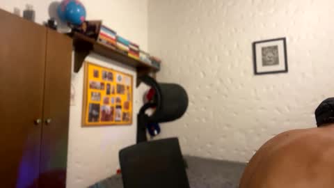 Snapshot of larry_jones chatting on December 6, 12:38 pm andrew online show from December 6, 12:38 pm