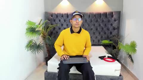 LARRY online show from January 14, 12:43 pm