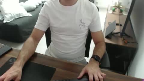 latexdave84 online show from March 20, 10:19 am