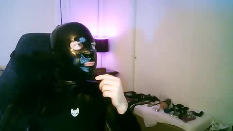 Snapshot of latexminheadroom chatting on September 10, 2:32 am latexminheadroom online show from September 10, 2:32 am