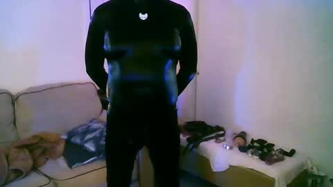 Snapshot of latexminheadroom chatting on October 19, 3:22 am latexminheadroom online show from October 19, 3:22 am