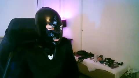 Snapshot of latexminheadroom chatting on October 16, 3:03 am latexminheadroom online show from October 16, 3:03 am
