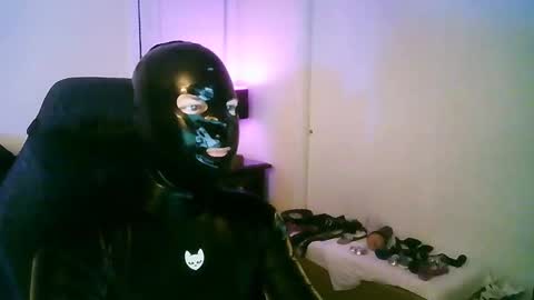 Snapshot of latexminheadroom chatting on September 16, 1:50 am latexminheadroom online show from September 16, 1:50 am