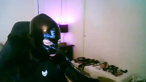 Snapshot of latexminheadroom chatting on September 14, 3:41 am latexminheadroom online show from September 14, 3:41 am