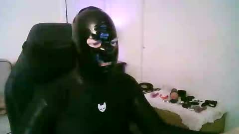 latexminheadroom online show from February 5, 6:42 am