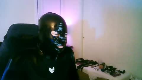 Snapshot of latexminheadroom chatting on September 18, 2:46 am latexminheadroom online show from September 18, 2:46 am