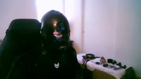 Snapshot of latexminheadroom chatting on March 9, 8:42 pm latexminheadroom online show from March 9, 8:42 pm