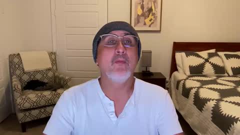 Snapshot of latinnous chatting on October 20, 2:37 am QS - INDEPENDENT MODEL online show from October 20, 2:37 am