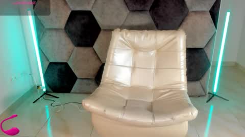 LEANDRO online show from January 18, 2:57 am