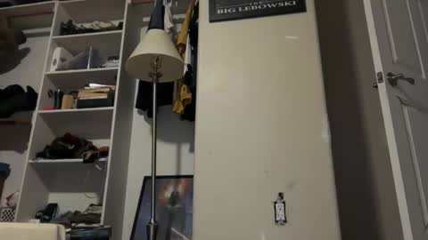 lausfavorite online show from December 15, 9:17 am