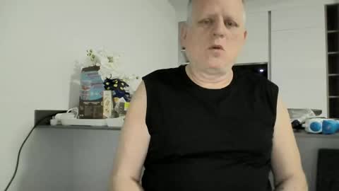 lazypete1231 online show from April 3, 11:07 am