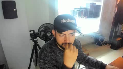 leandro_gb online show from February 10, 2:05 pm