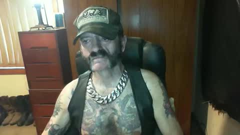 leathergreaser online show from January 13, 7:51 pm